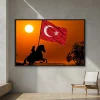 Üzerinde Türk Bayrağı Olan Bir Ata Binen Bir Adamın Silueti — Kanvas Tablo