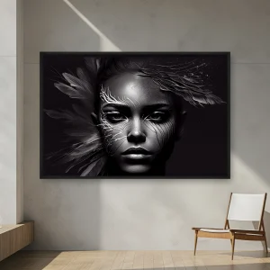 Kafasında Tüyleri Olan Bir Kadının Siyah Beyaz Bir Fotoğrafı — Kanvas Tablo